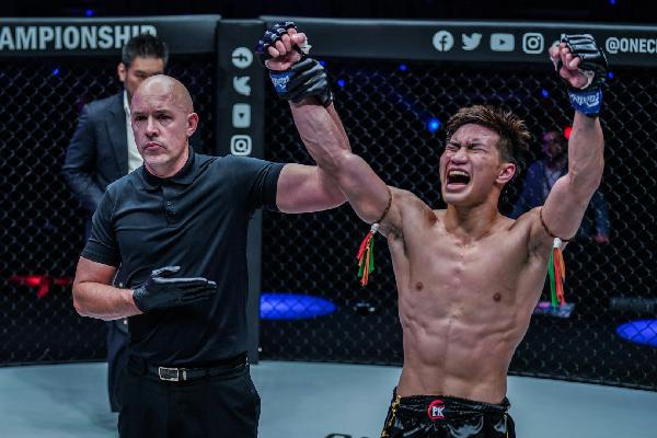 Tawanchai PK.Saenchai Dethrones Petchmorakot Petchyindee to Become New ONE Featherweight Muay Thai World Champion