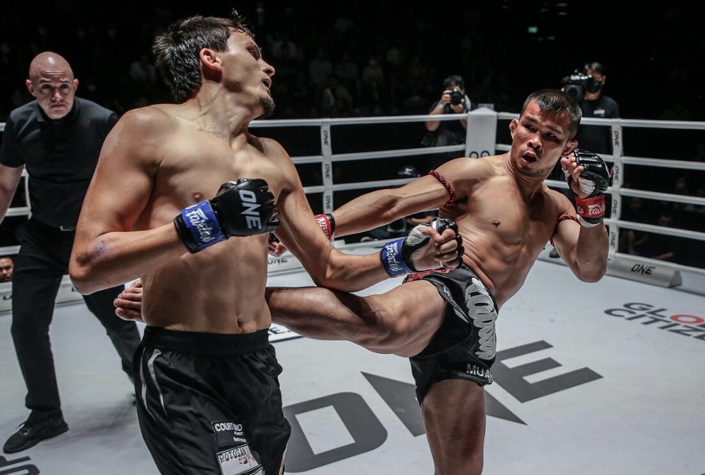 Nong-O Gaiyanghadao Retains ONE Bantamweight Muay Thai World Title With Third-Round Knockout of Alaverdi Ramazanov